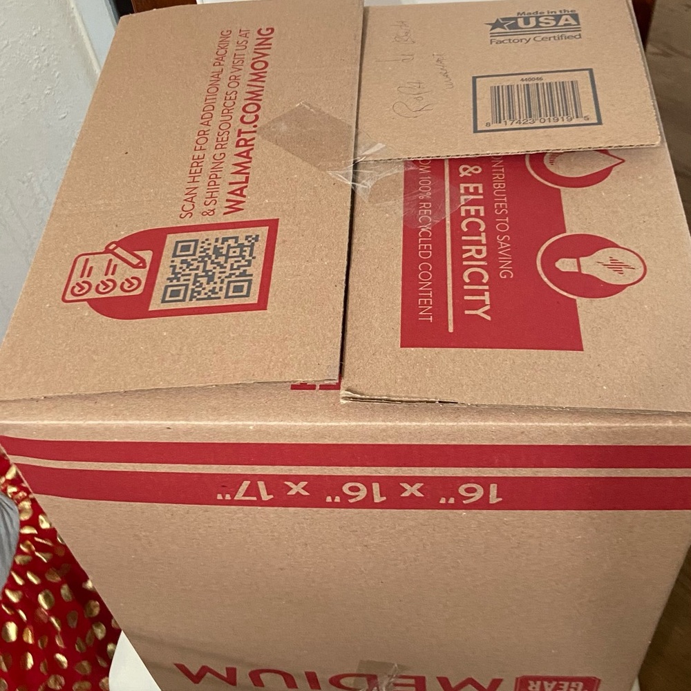 Hello, I am selling a box of new clothes with a la